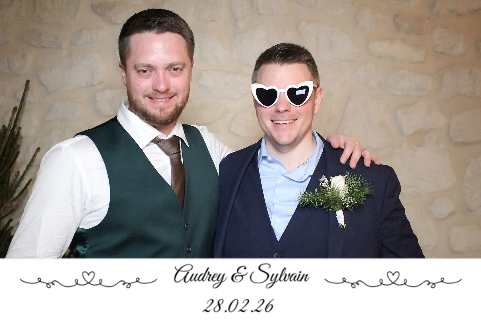 Photo Booth Jaysphotography en action lors d'une réception mariage — souvenirs imprimés instantanés