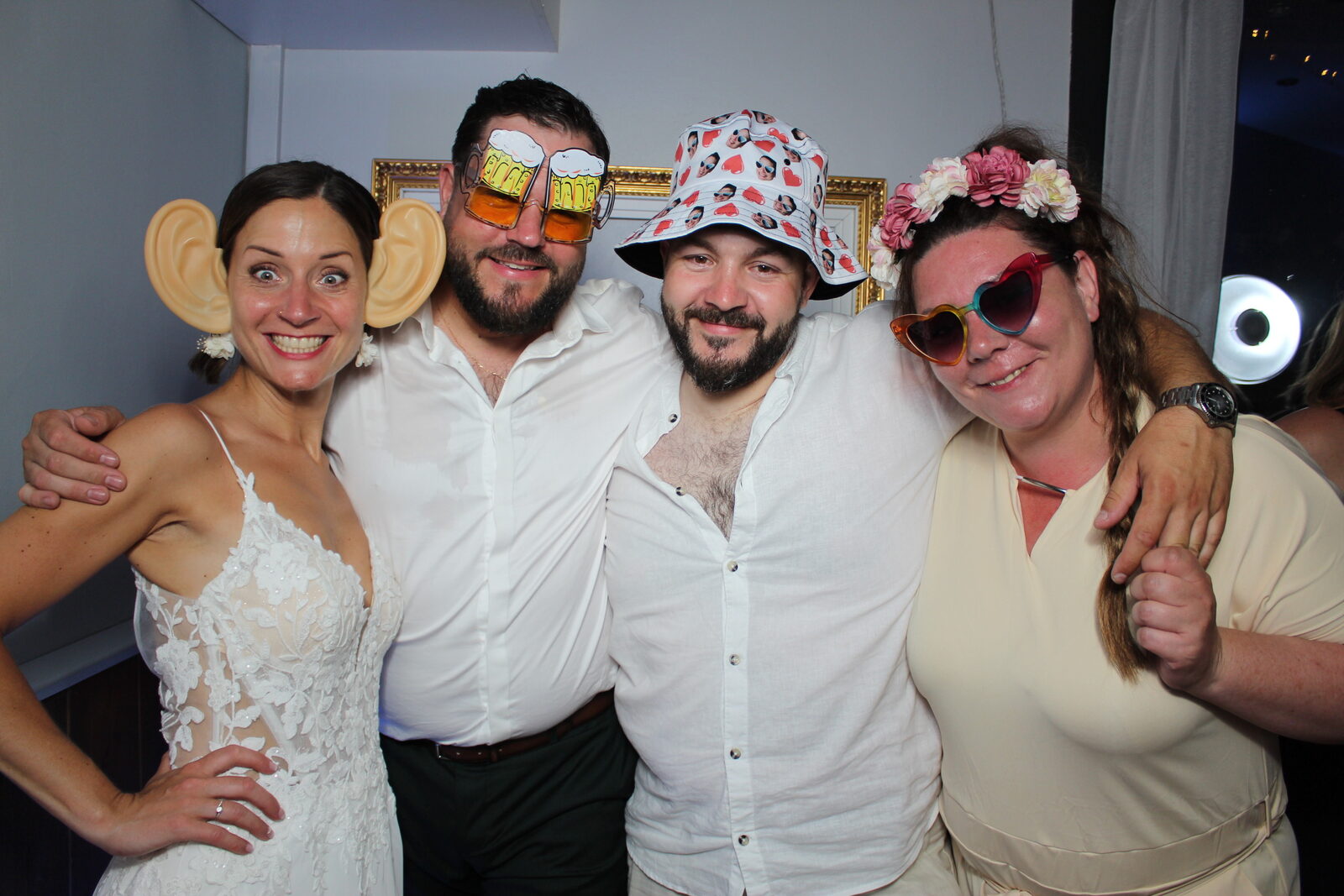 Photo Booth Jaysphotography en action lors d'une réception mariage — souvenirs imprimés instantanés