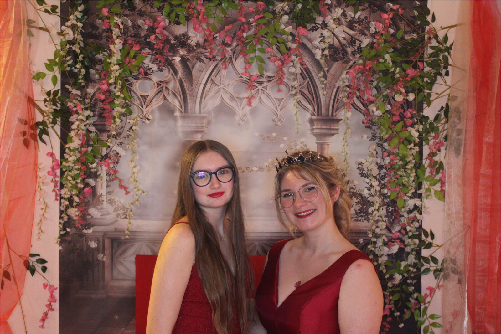 Installation Photo Booth Jaysphotography sur un mariage — borne selfie autonome avec accessoires