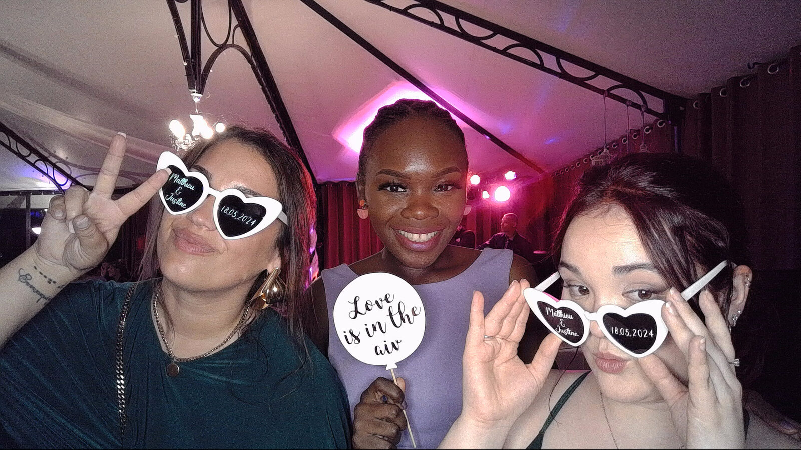 Photo Booth Jaysphotography installé au houssoye — salle de réception