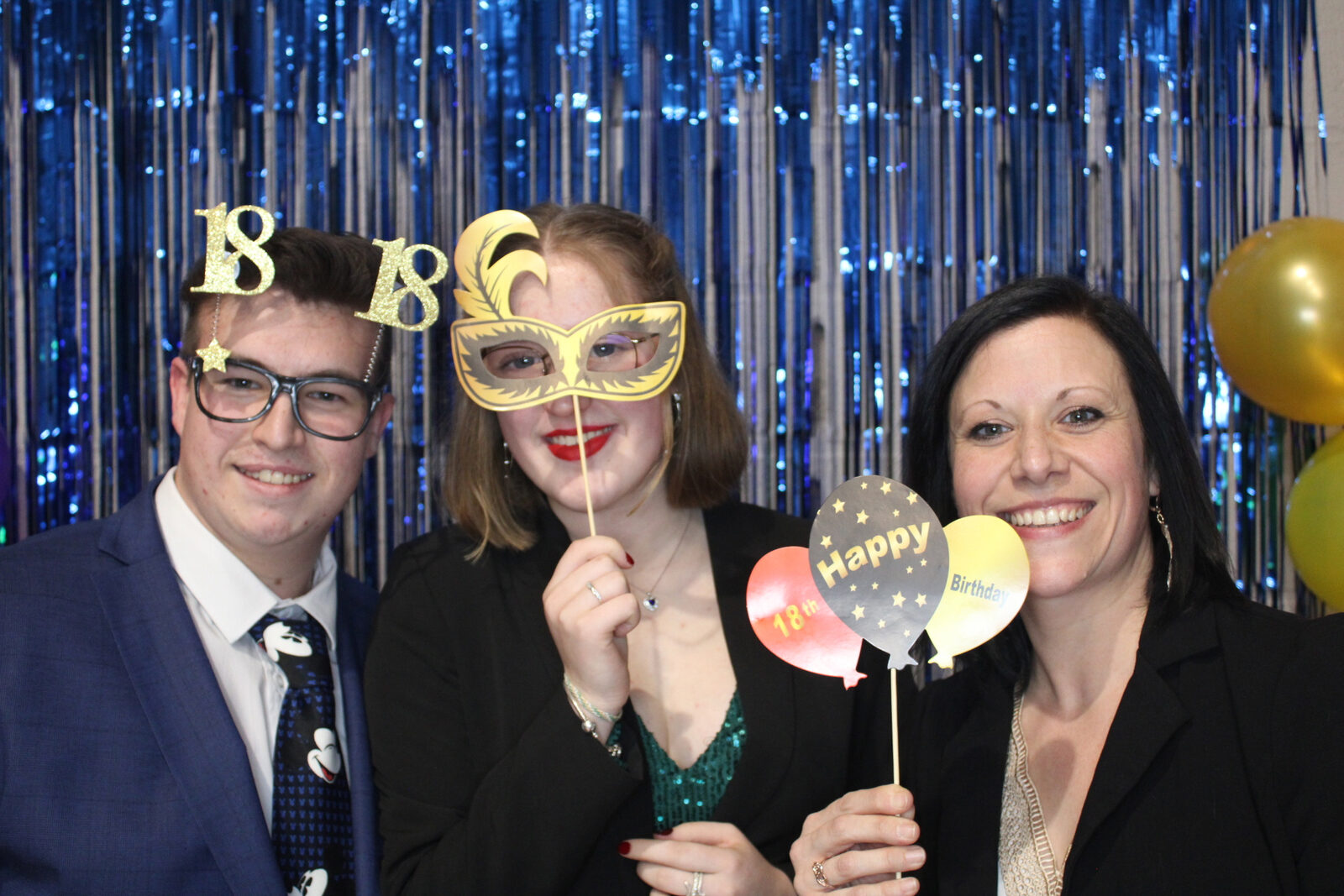 Photo Booth Jaysphotography en soirée — éclairage intégré et fond neutre pour les portraits