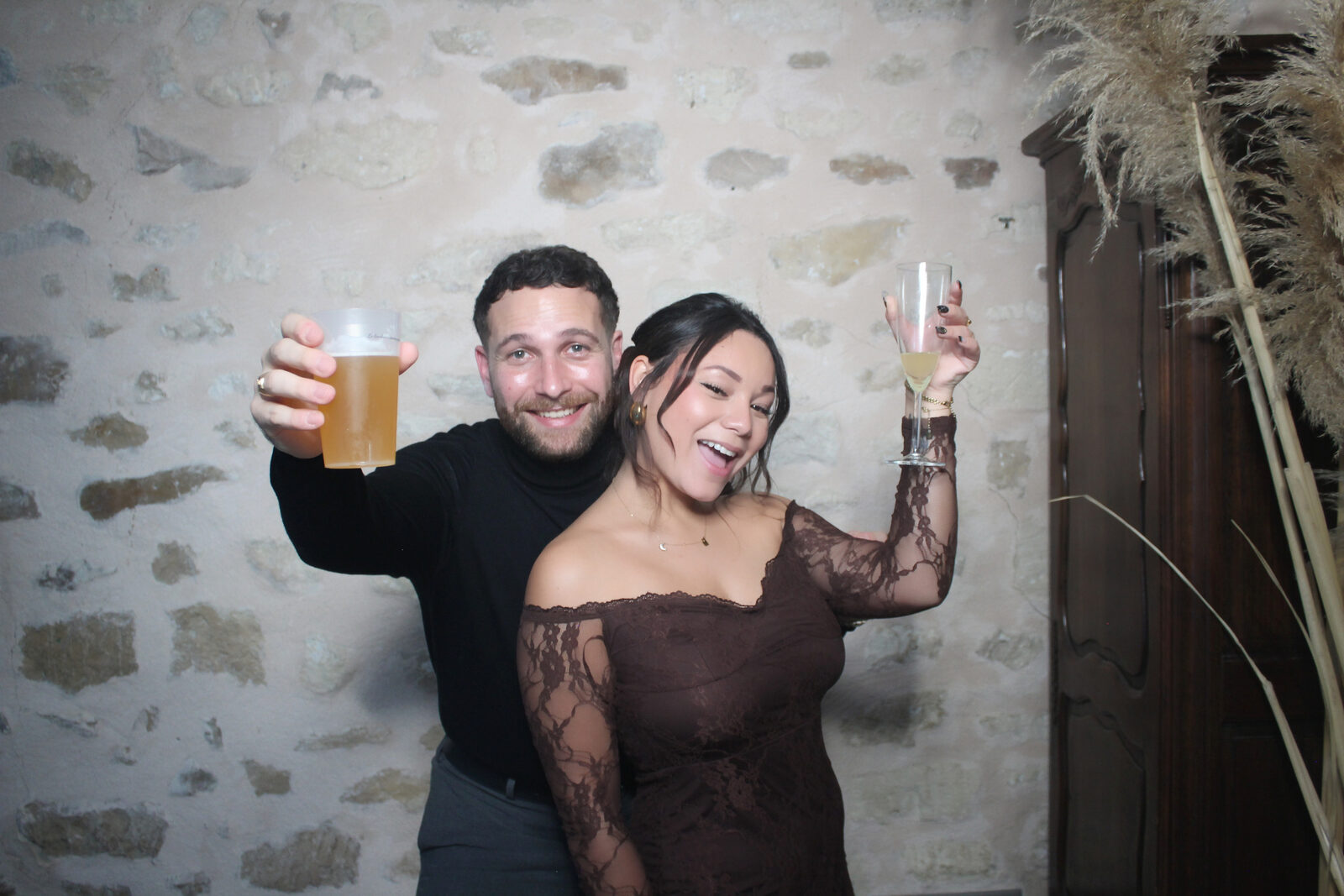 Installation Photo Booth Jaysphotography sur un mariage — borne selfie autonome avec accessoires
