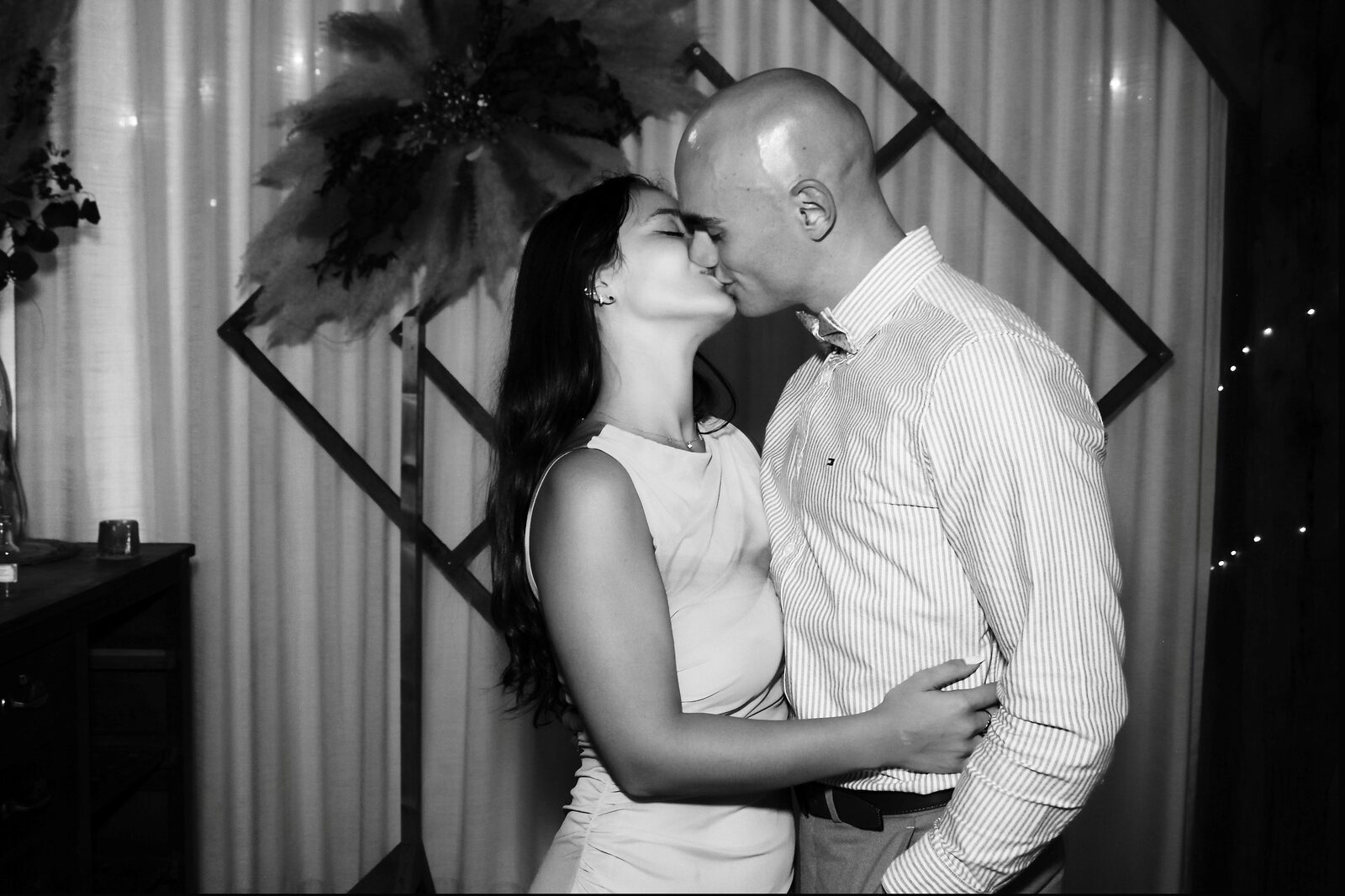 Installation Photo Booth Jaysphotography sur un mariage — borne selfie autonome avec accessoires