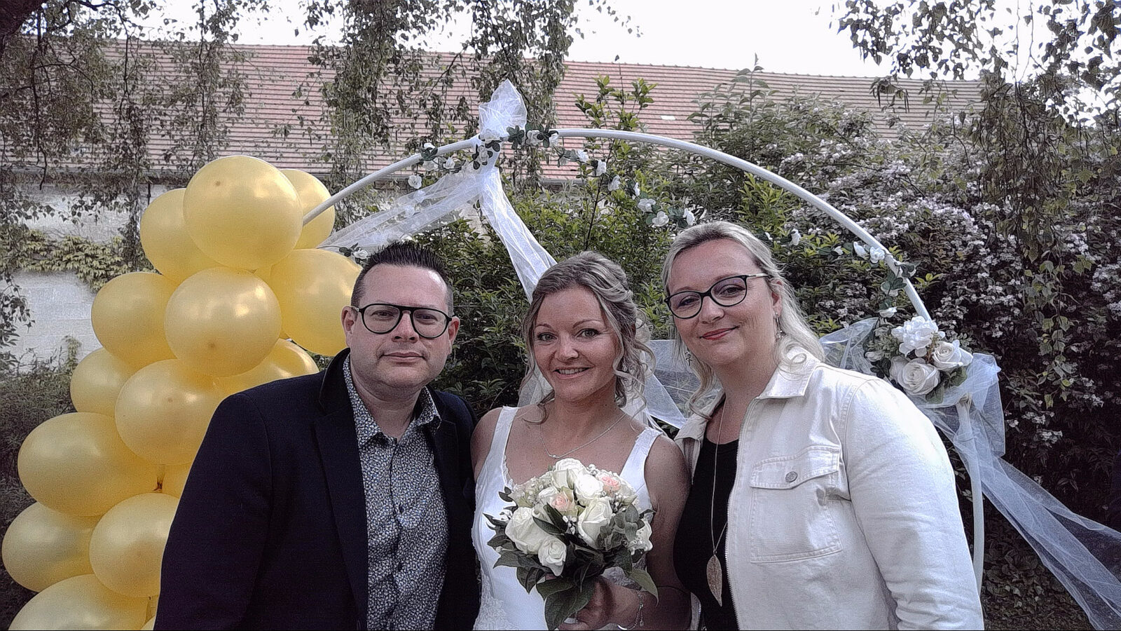 Installation Photo Booth Jaysphotography sur un mariage — borne selfie autonome avec accessoires