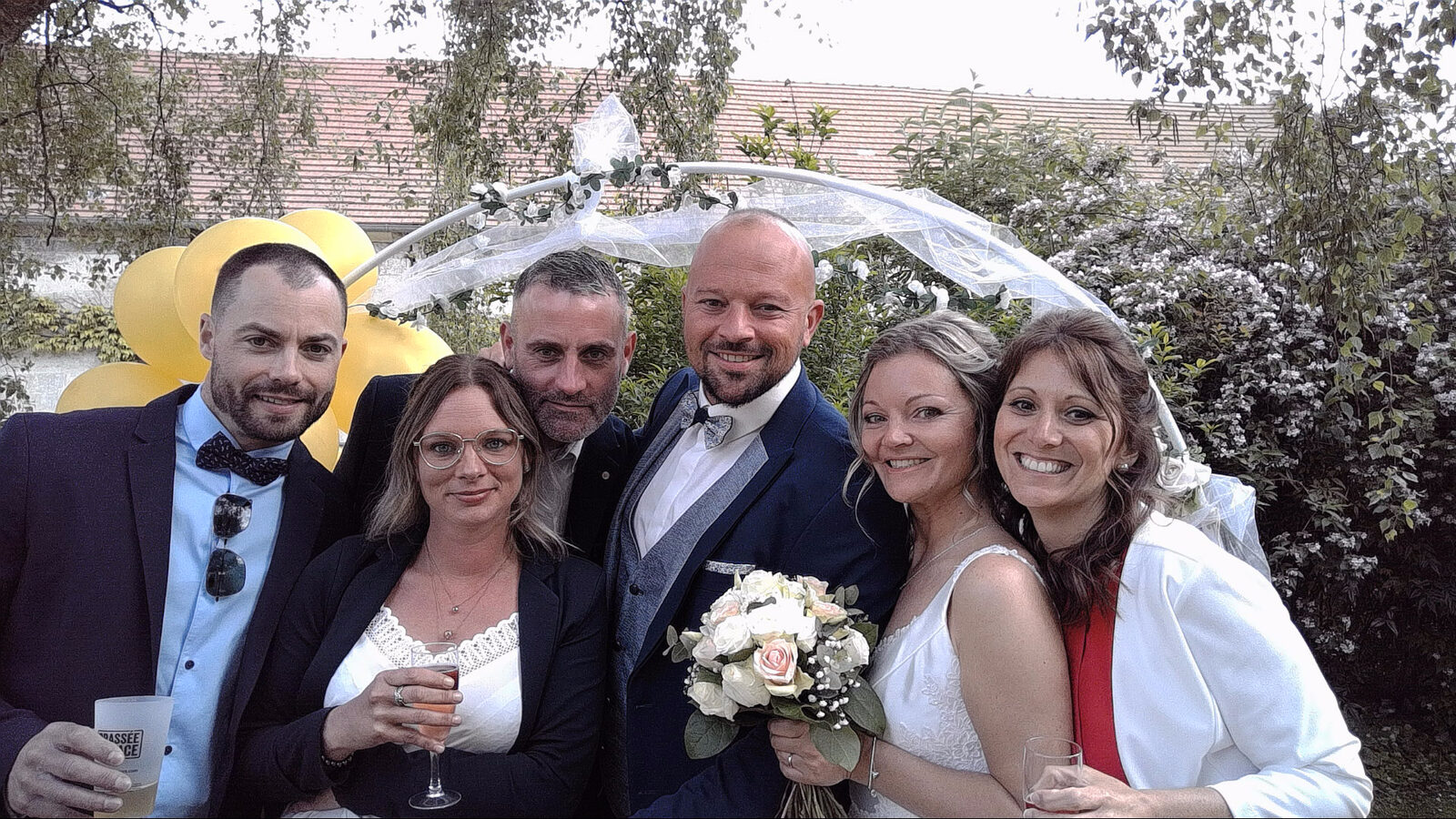Photo Booth Jaysphotography — instant de complicité entre invités devant la borne