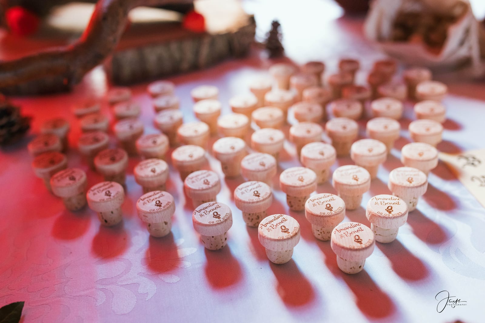Plateau de mignardises et desserts du cocktail, mariage Amandine et Benoit à l'Abbaye du Moncel, mariage au Abbaye Royale du Moncel, par Jean-Baptiste Argyre (Jaysphotography)