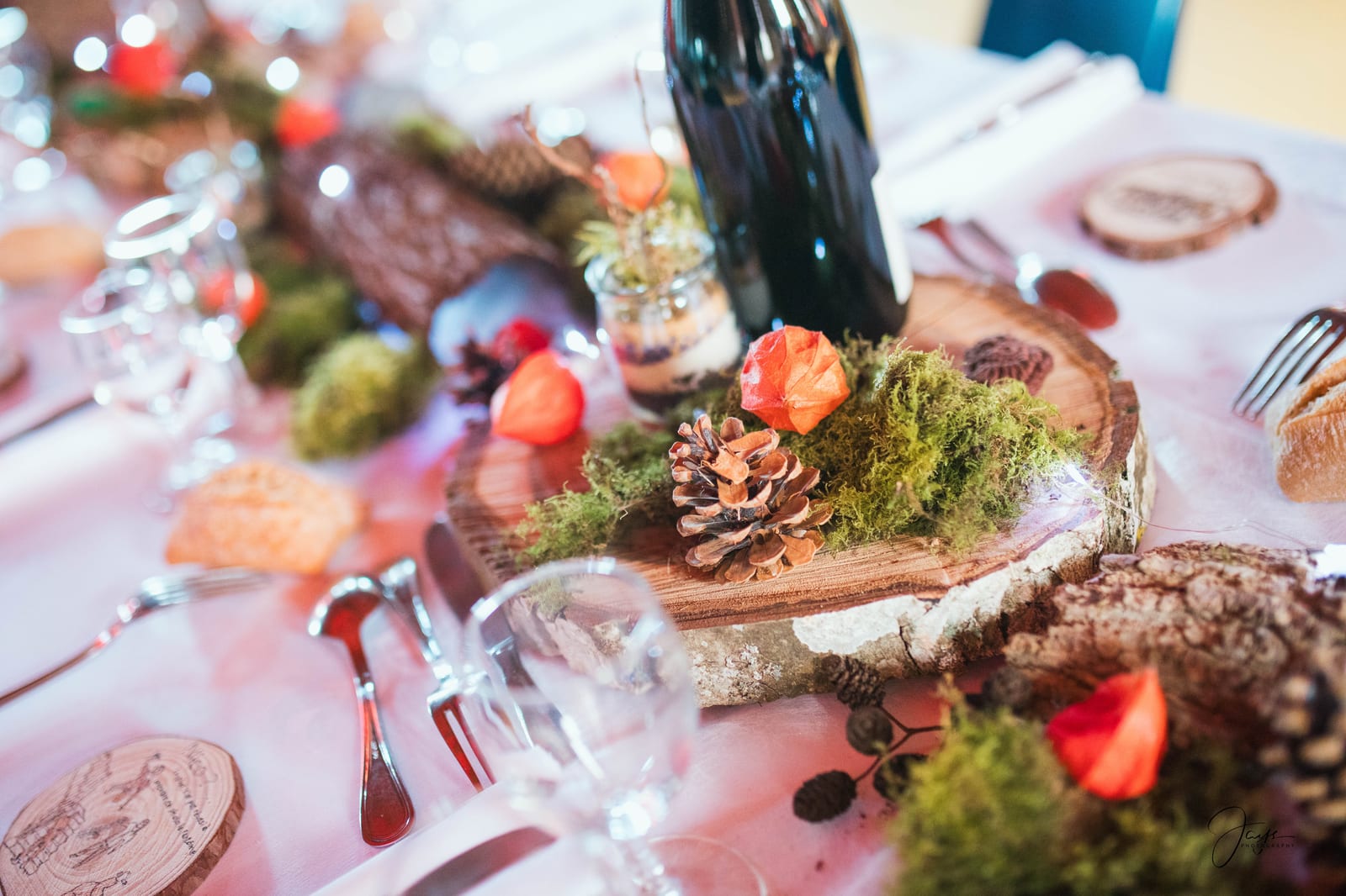 Décoration de table florale, mariage automne d'Amandine et Benoit à l'Abbaye Royale du Moncel, mariage au Abbaye Royale du Moncel, par Jean-Baptiste Argyre (Jaysphotography)