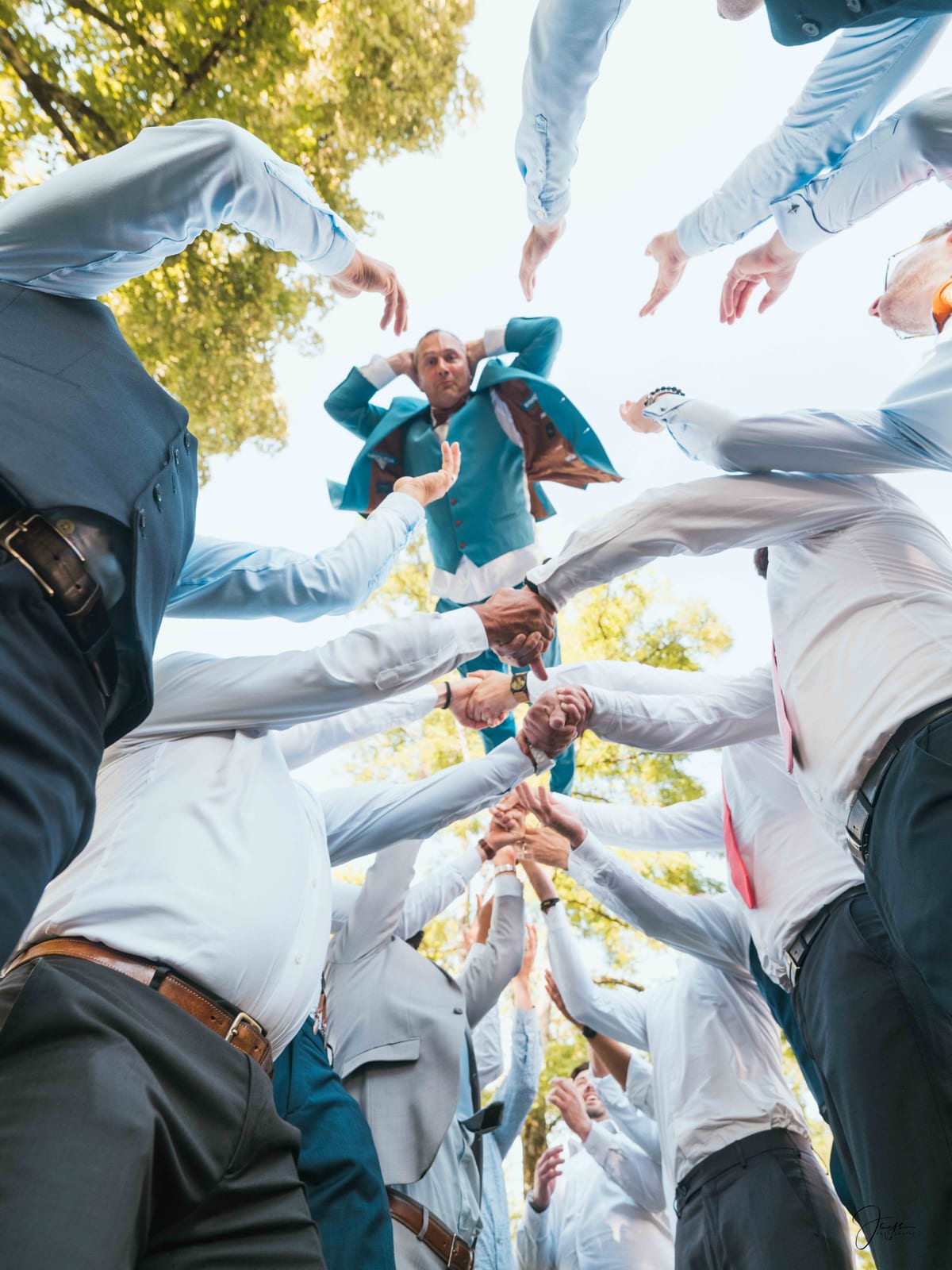 Détail de décoration de table, bleu et turquoise, mariage Eugénie et Vincent, mariage au Domaine de la Fauconnie, par Jean-Baptiste Argyre (Jaysphotography)