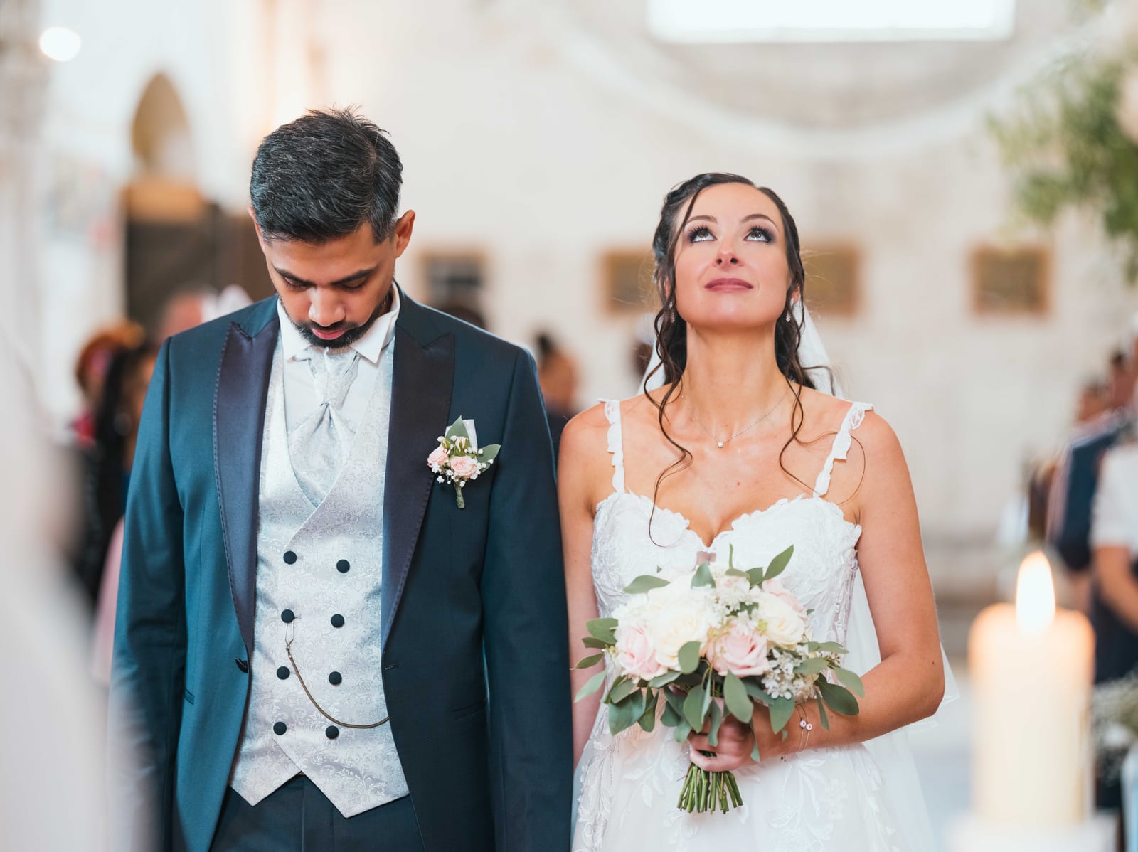 Kamielton avec un proche, moment complice lors des préparatifs, Clos Barisseuse Creil, mariage au Le Clos Barisseuse, par Jean-Baptiste Argyre (Jaysphotography)