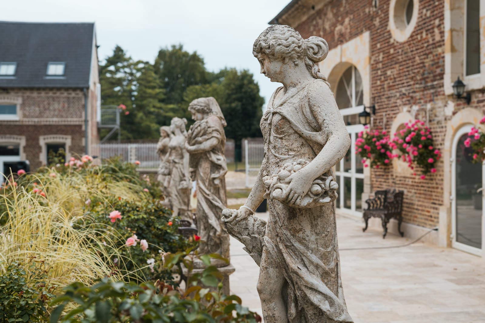 Vue drone aérienne du Château des Granges (Oise), toiture et parc vus du ciel, mariage Thomas et Inès, Jaysphotography., mariage au Château des Granges, par Jean-Baptiste Argyre (Jaysphotography)