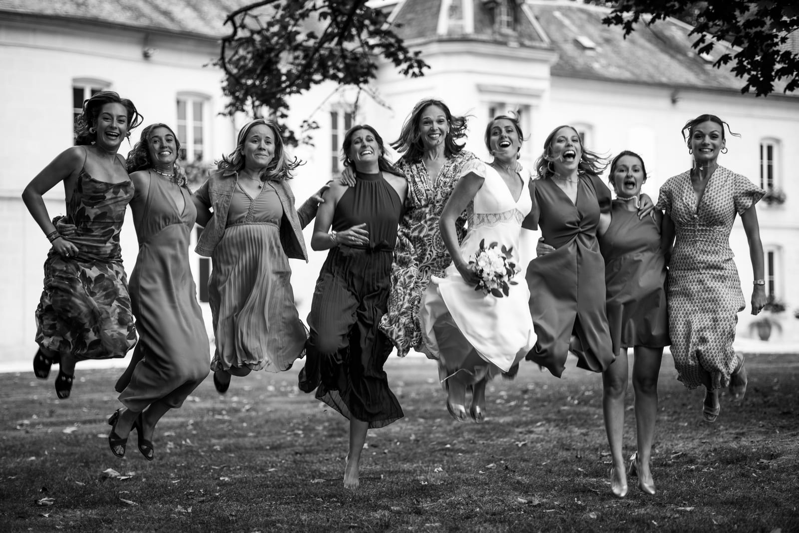 Soirée dansante sous la tente de réception du Château des Granges (Oise), ambiance festive et invités, photo Jaysphotography., mariage au Château des Granges, par Jean-Baptiste Argyre (Jaysphotography)